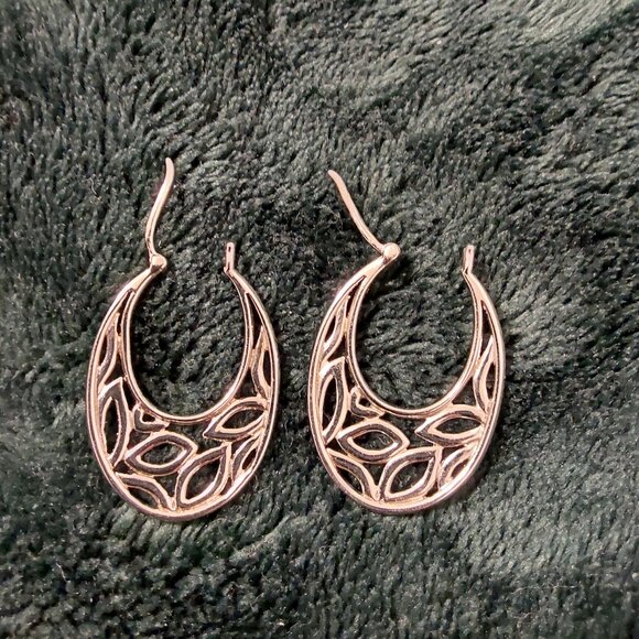 STERLING SILVER OVAL HOOP TEAR DROP DETAIL EARRINGS - Picture 5 of 13